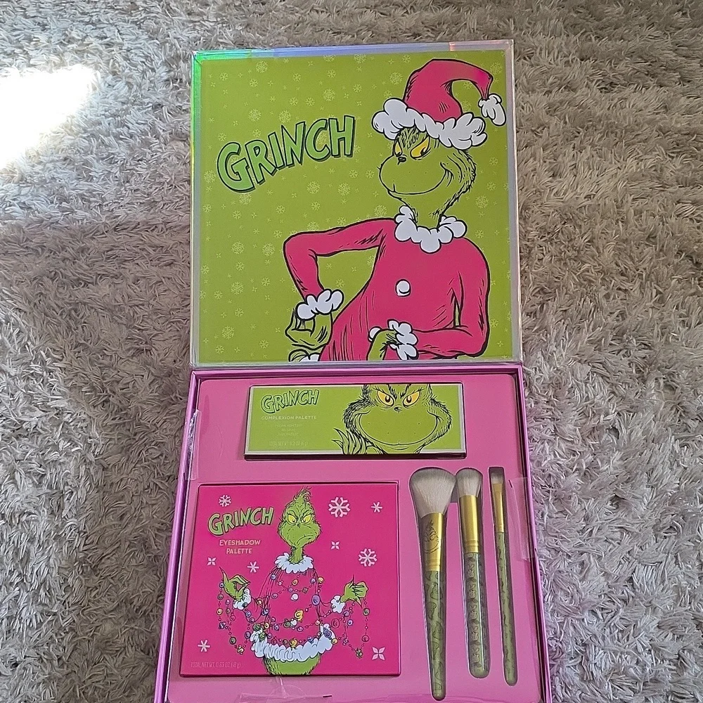 🩷🩷The Grinch Beauty Capsule Make-up gift set 🩷🩷